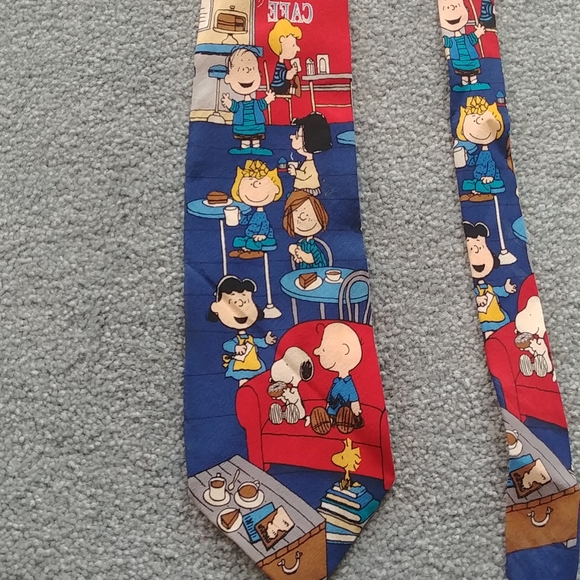 Peanuts Tie - Picture 2 of 3